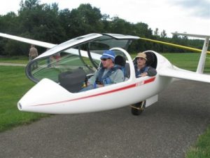 GGVVM - planeur DG1001s prêt à décoller
