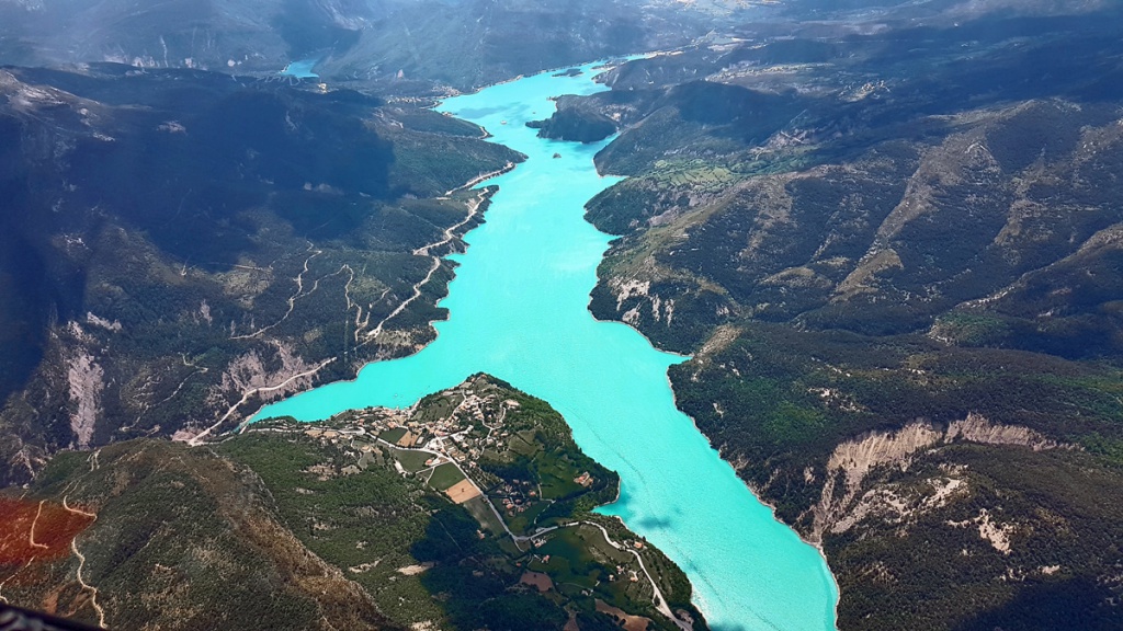 Le lac de Castillon (Castellane), et sa couleur magnifique