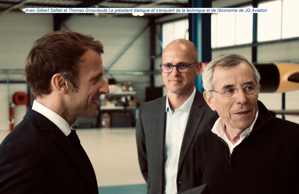 Avec Gilbert Salfati et Thomas Grosclaude le Président dialogue et s'enquiert de la technique et de l'économie de JG Aviation 